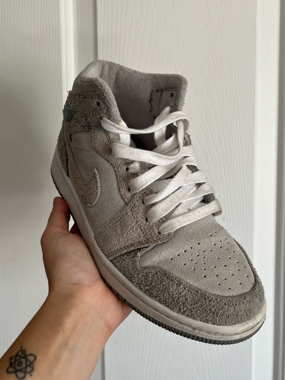 Jordan 1 Mids Suede Women’s Sneaker